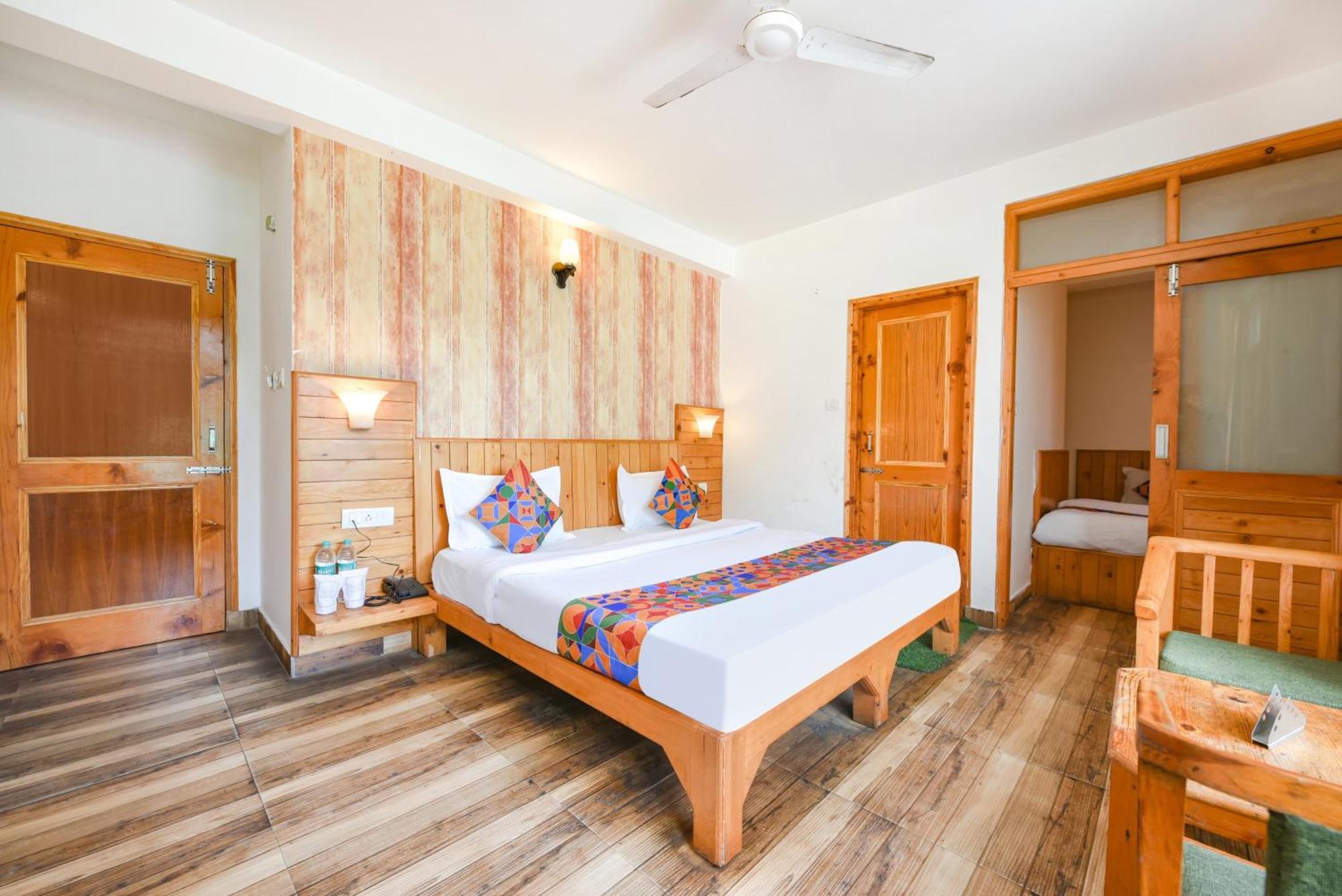 Hotel The Kanchanikoot - Luxury Comfort ! Travellers Delight ! Budget Friendly ! Prime Location ! Guest Favourite