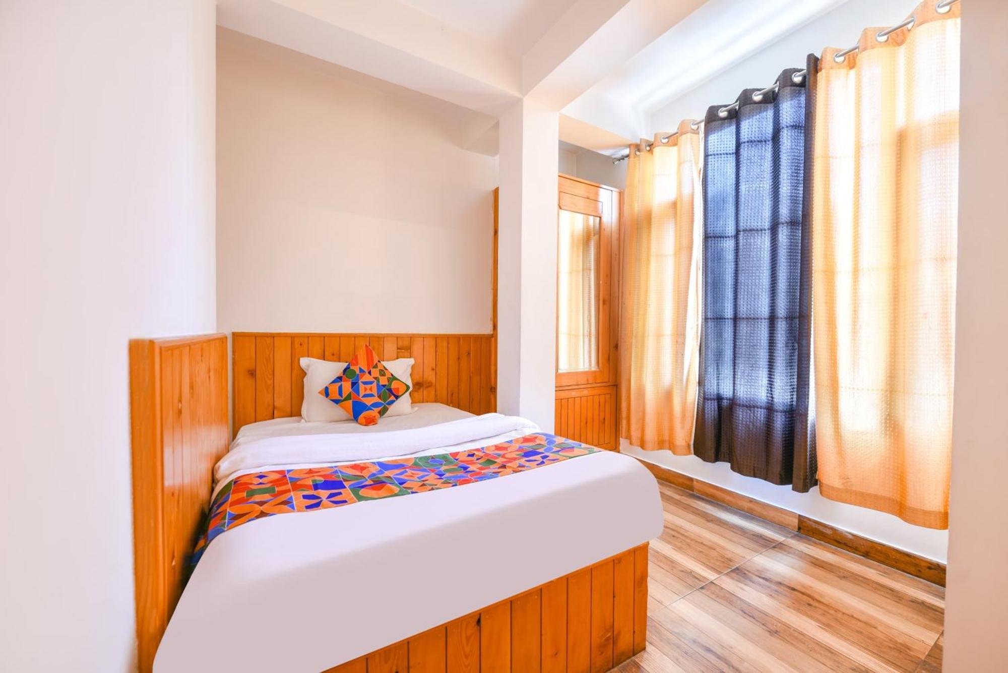 Hotel The Kanchanikoot - Luxury Comfort ! Travellers Delight ! Budget Friendly ! Prime Location ! Guest Favourite