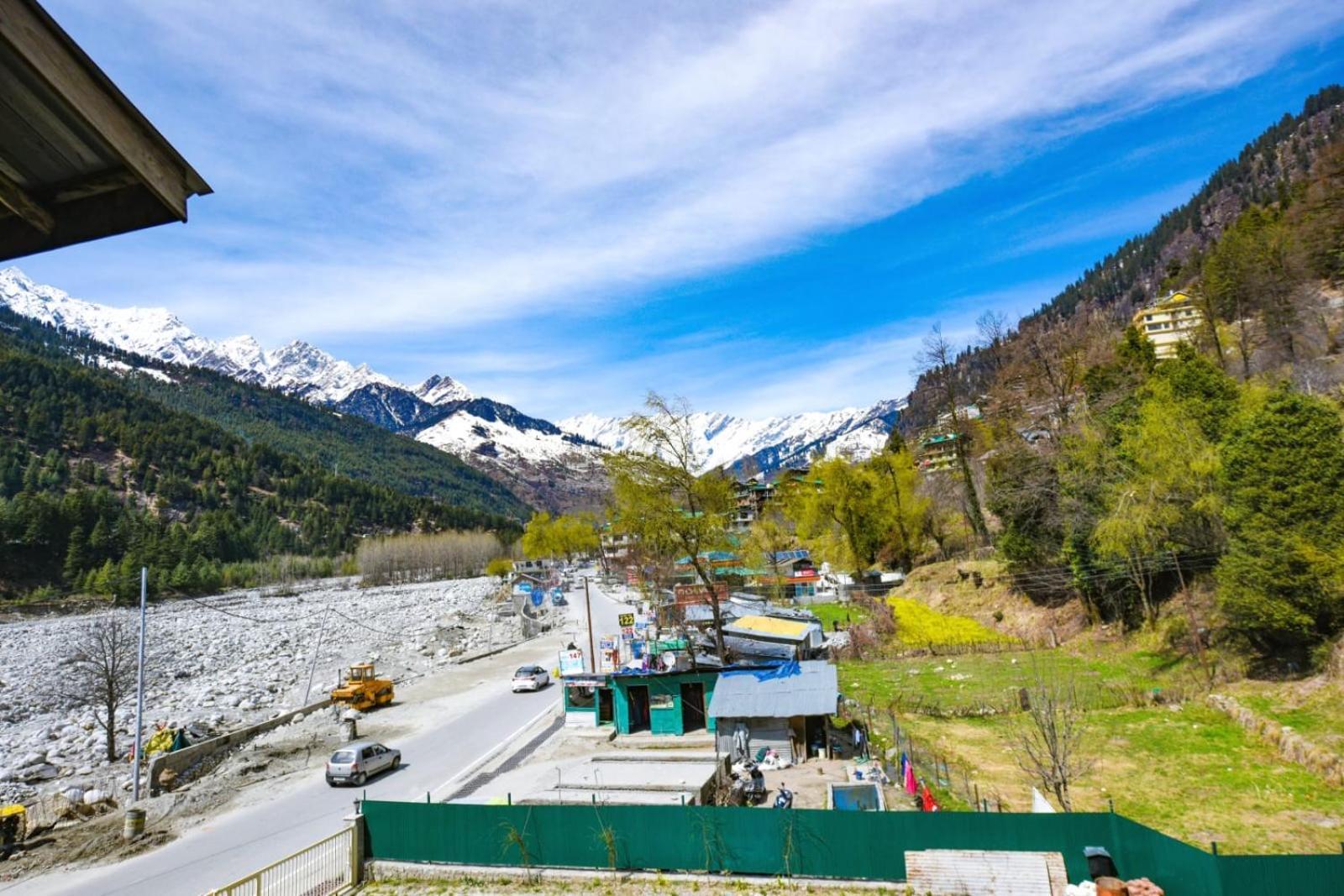 The Kanchanikoot - Luxury Comfort ! Travellers Delight ! Budget Friendly ! Prime Location ! Guest Favourite Manali (Himachal Pradesh)